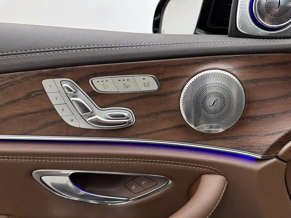 Mercedes-Benz E-Class — фото 15