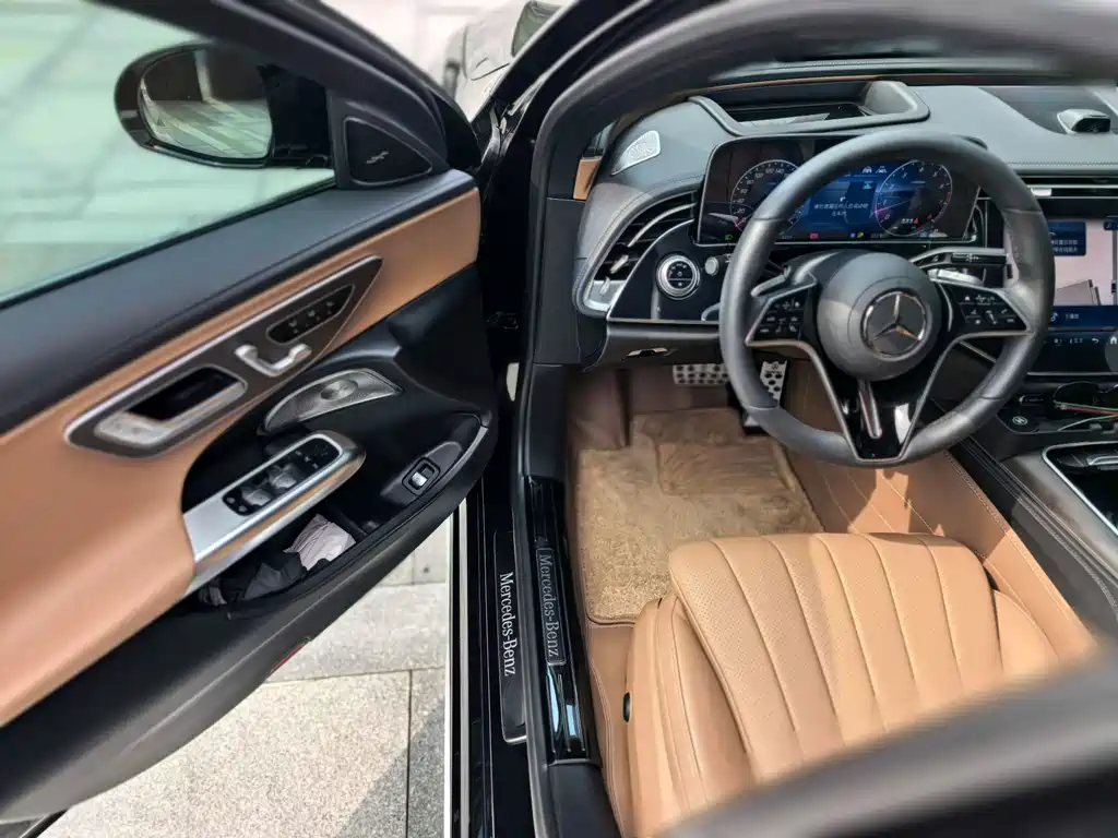Mercedes-Benz E-Class — фото 11