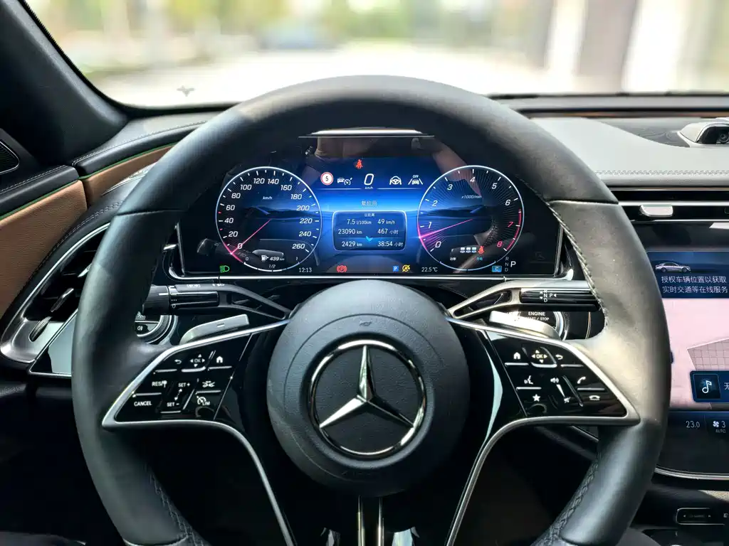 Mercedes-Benz E-Class — фото 18