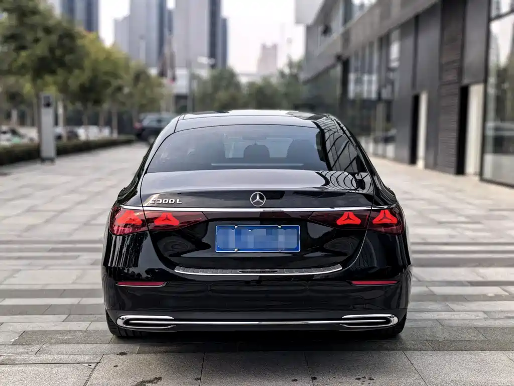 Mercedes-Benz E-Class — фото 6