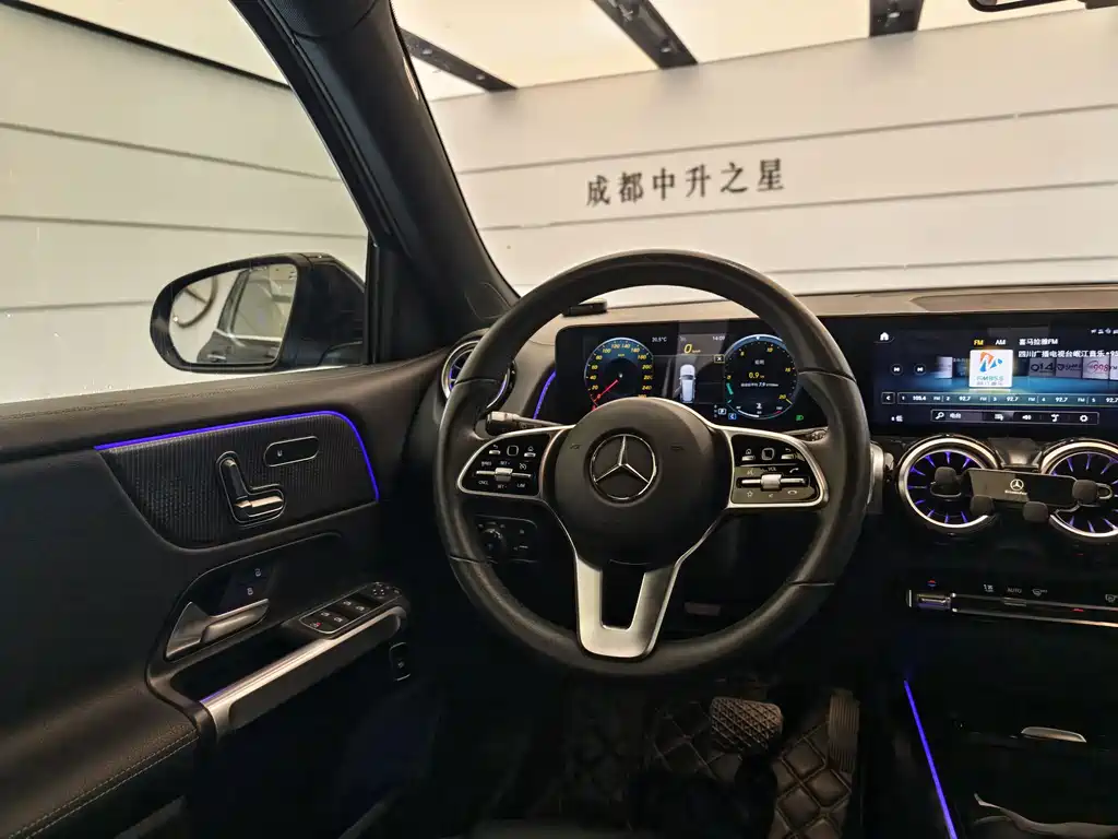 Mercedes-Benz GLB — фото 15