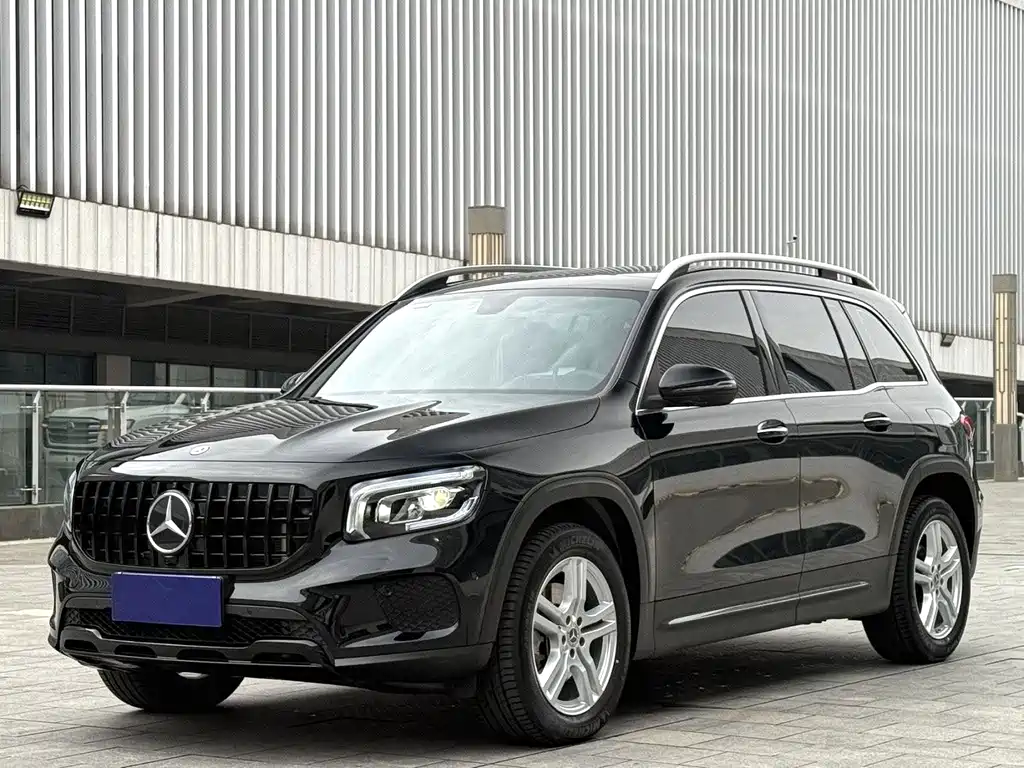 Mercedes-Benz GLB — фото 1