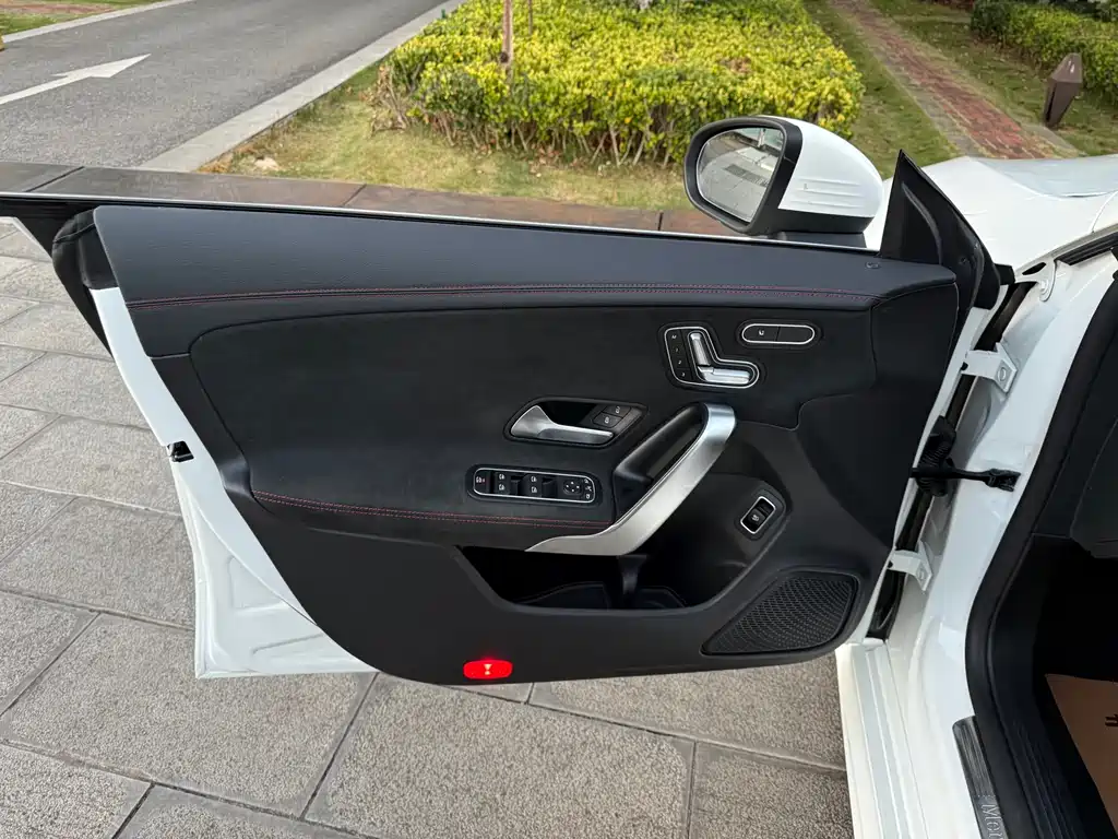 Mercedes-Benz CLA (Import) — фото 17