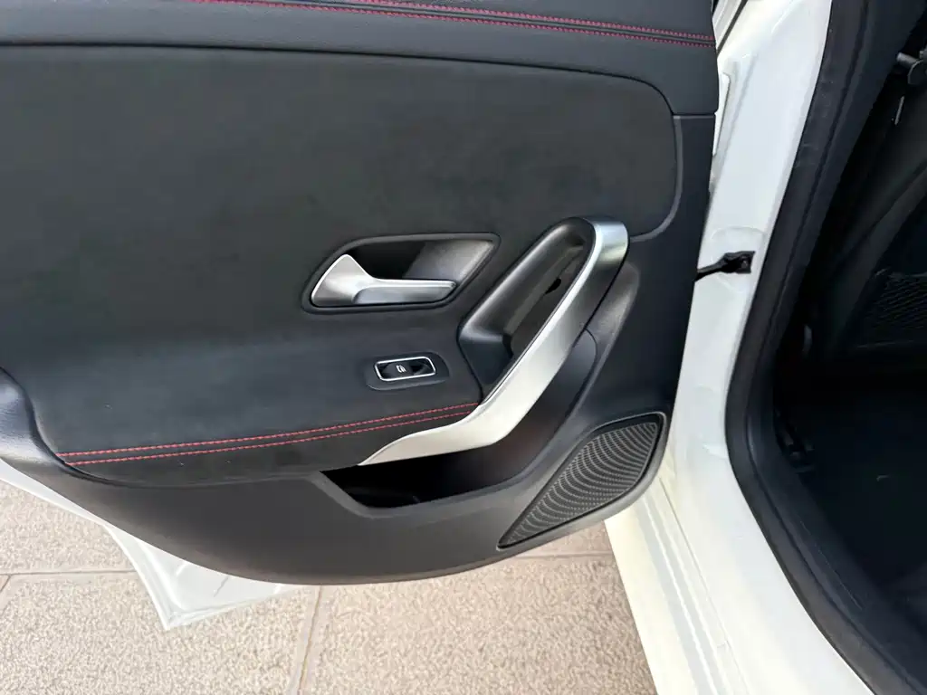 Mercedes-Benz CLA (Import) — фото 31