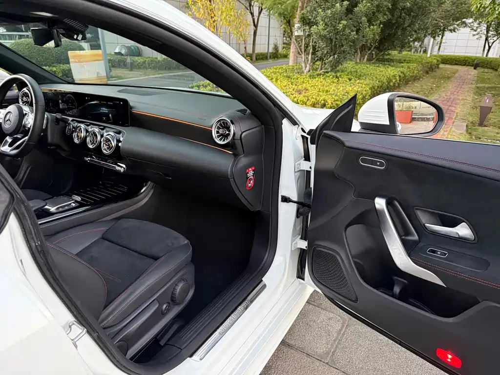 Mercedes-Benz CLA (Import) — фото 42