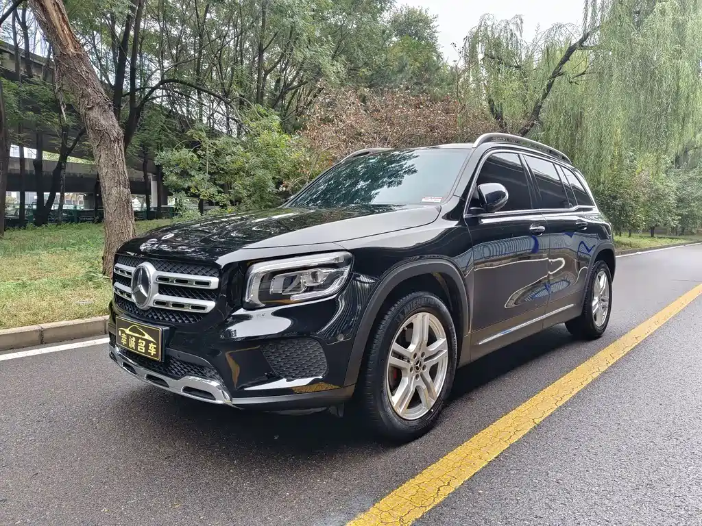Mercedes-Benz GLB — фото 1