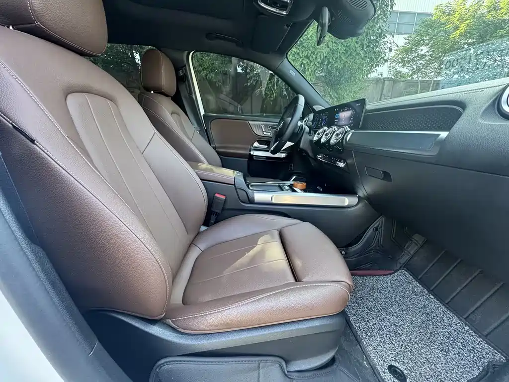 Mercedes-Benz EQB — фото 16
