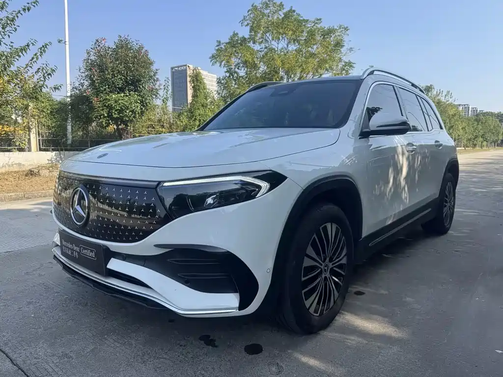 Mercedes-Benz EQB — фото 1