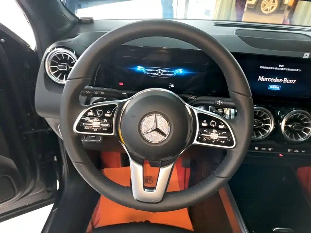 Mercedes-Benz GLB — фото 10