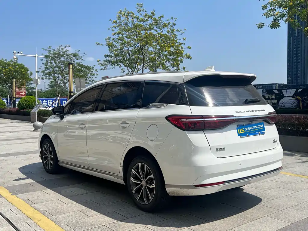 BYD MAX — фото 3