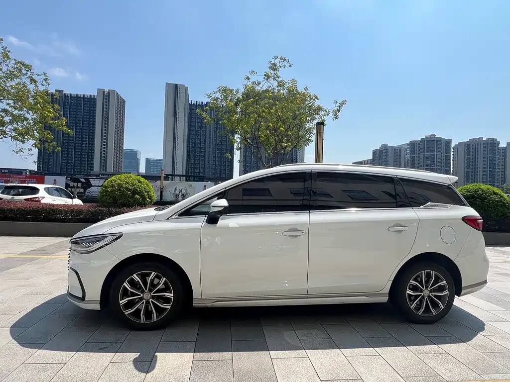 BYD MAX — фото 6
