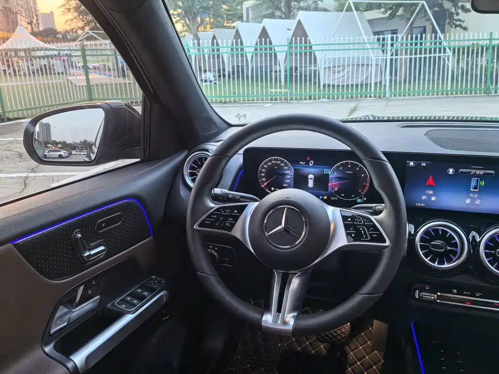 Mercedes-Benz GLB — фото 15