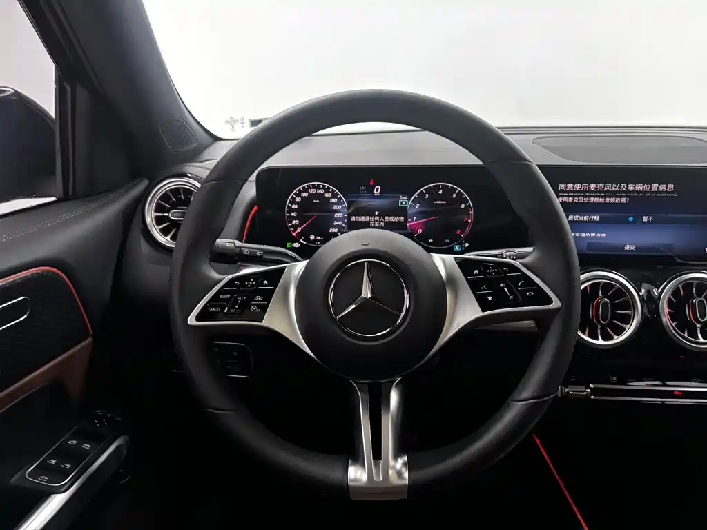 Mercedes-Benz GLB — фото 15