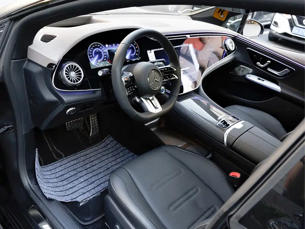 Mercedes-Benz EQE AMG — фото 11