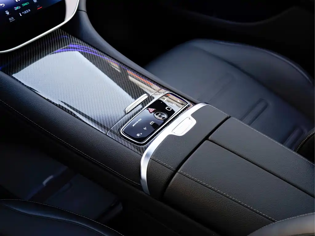 Mercedes-Benz EQE AMG — фото 15