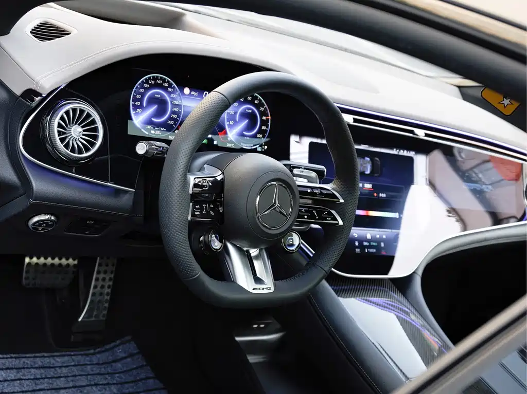 Mercedes-Benz EQE AMG — фото 18