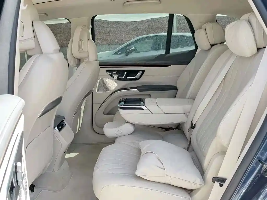Mercedes-Benz EQS SUV — фото 4