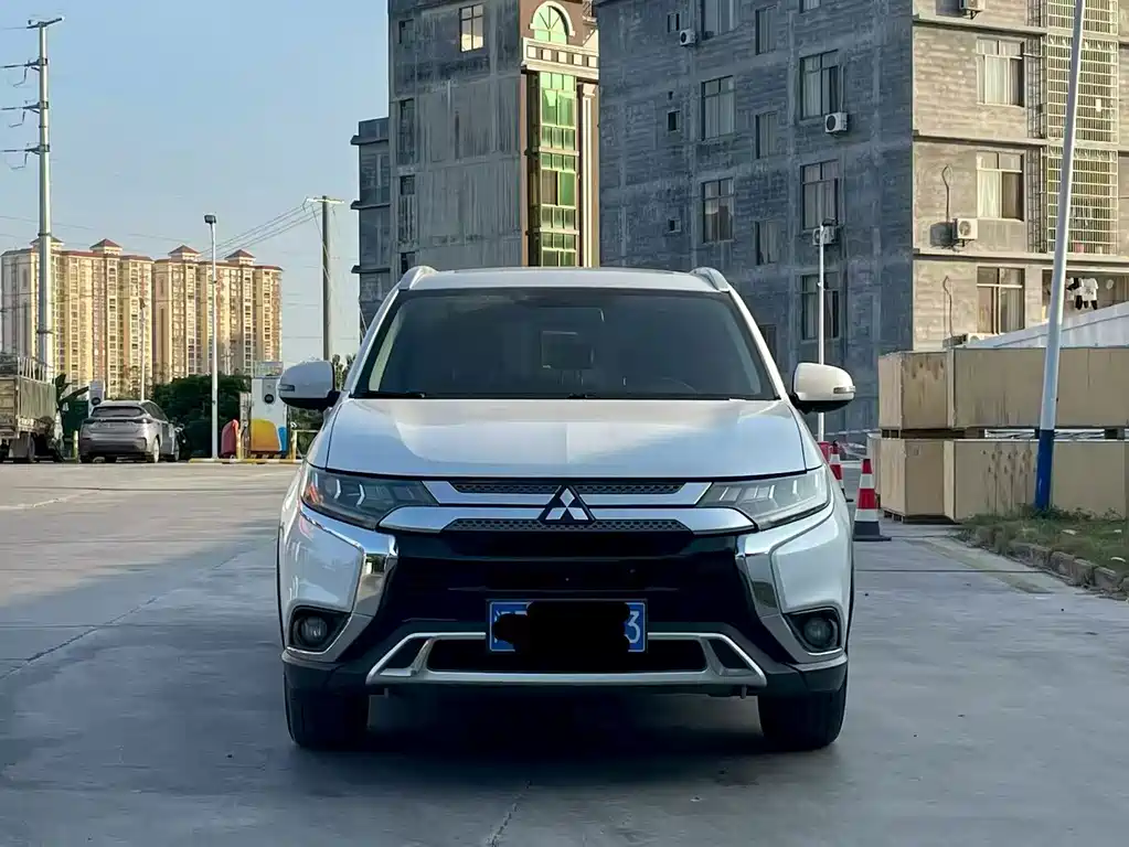 Mitsubishi Outlander — фото 3