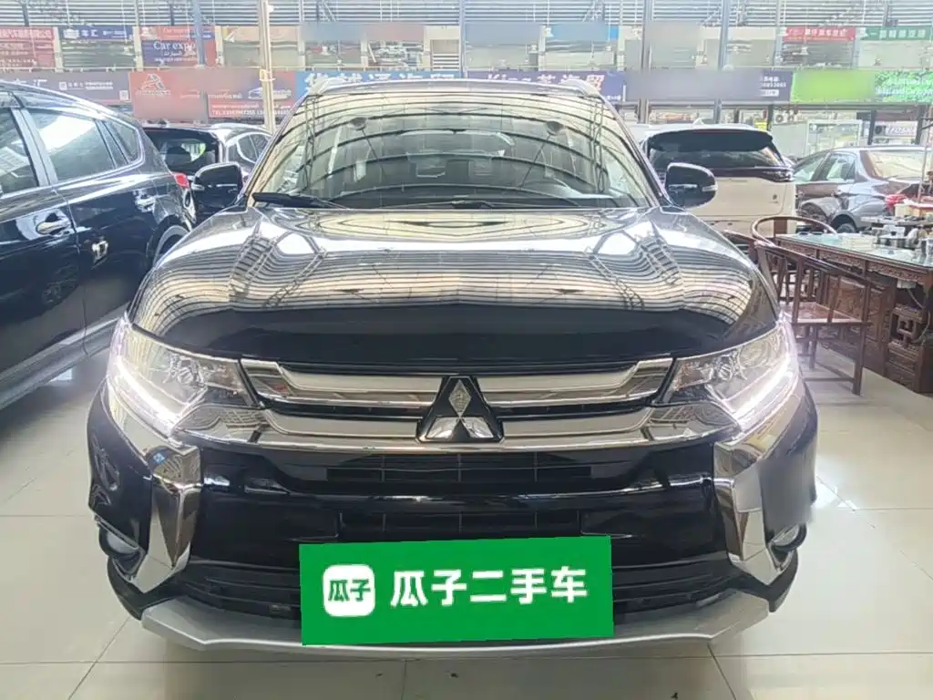 Mitsubishi Outlander — фото 2