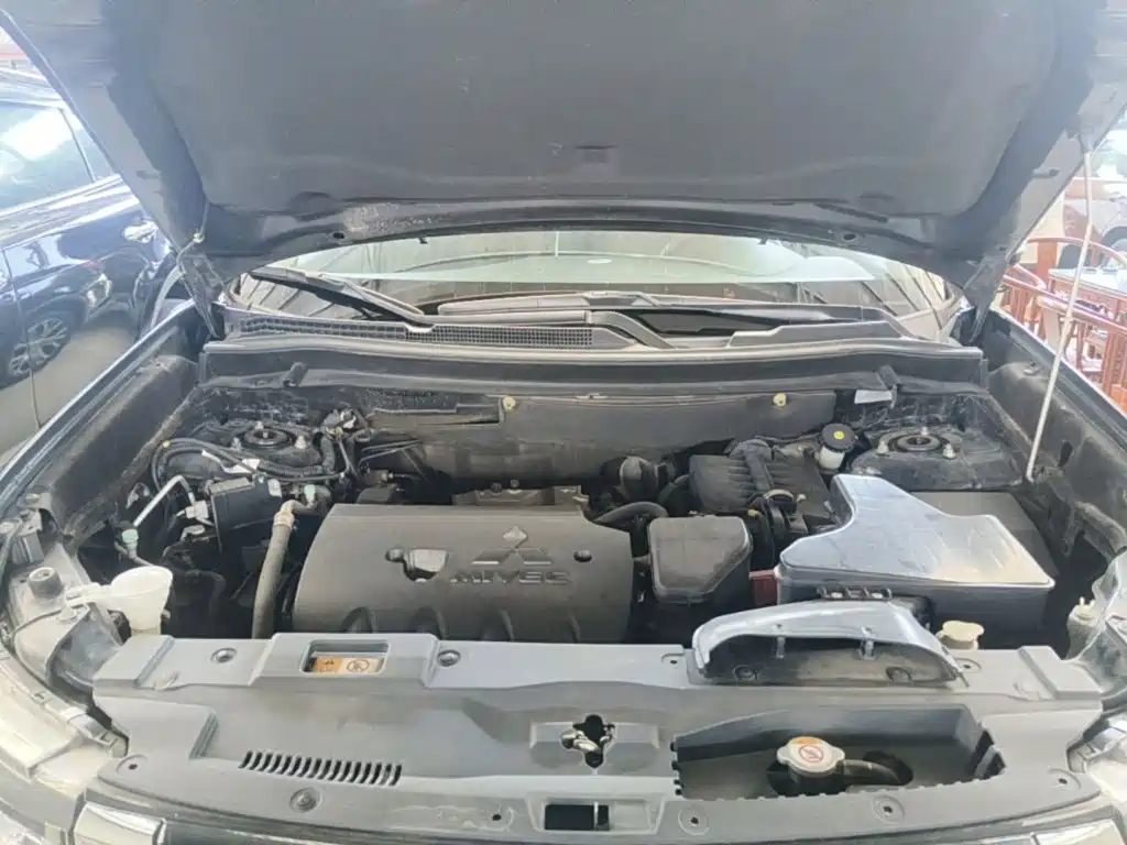 Mitsubishi Outlander — фото 19