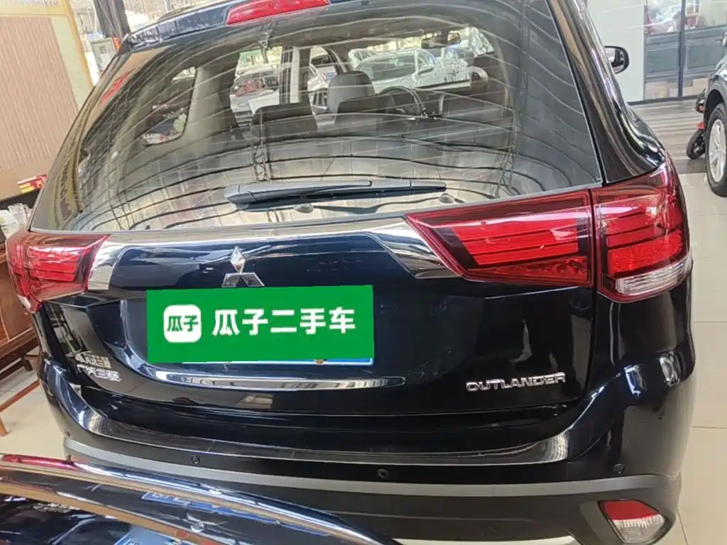 Mitsubishi Outlander — фото 5
