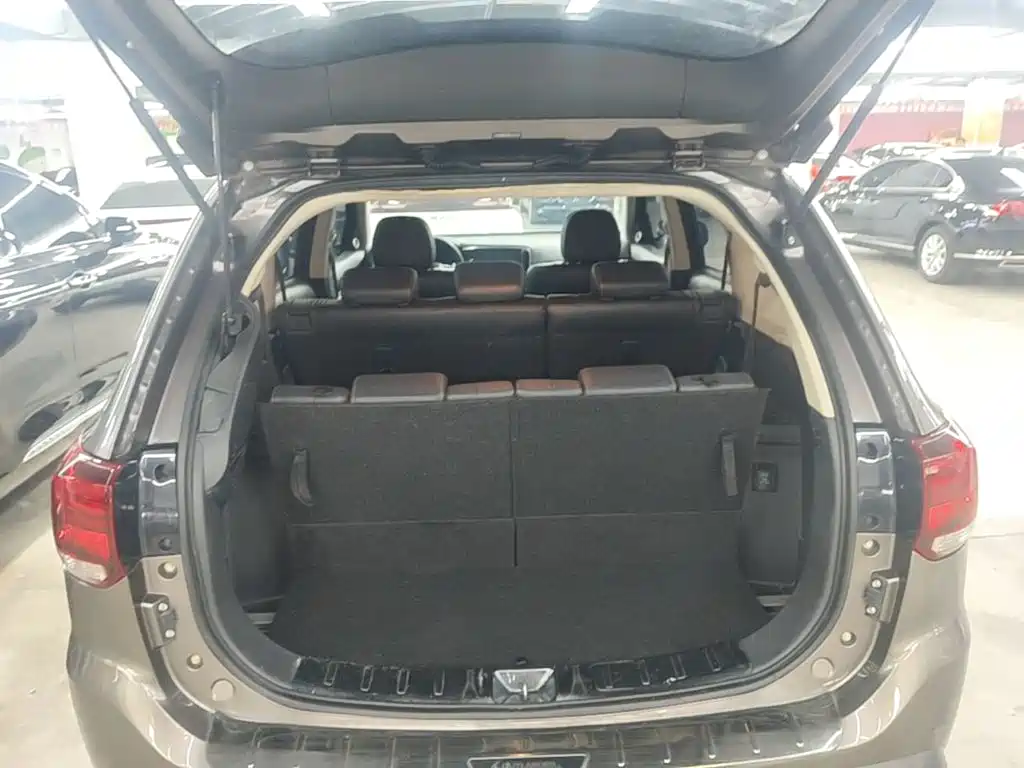 Mitsubishi Outlander — фото 18