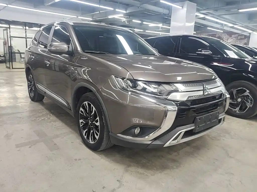 Mitsubishi Outlander — фото 3