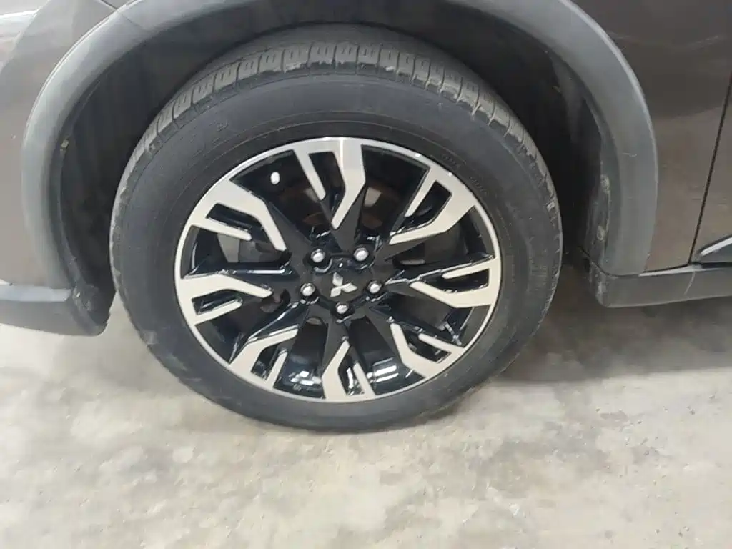 Mitsubishi Outlander — фото 22