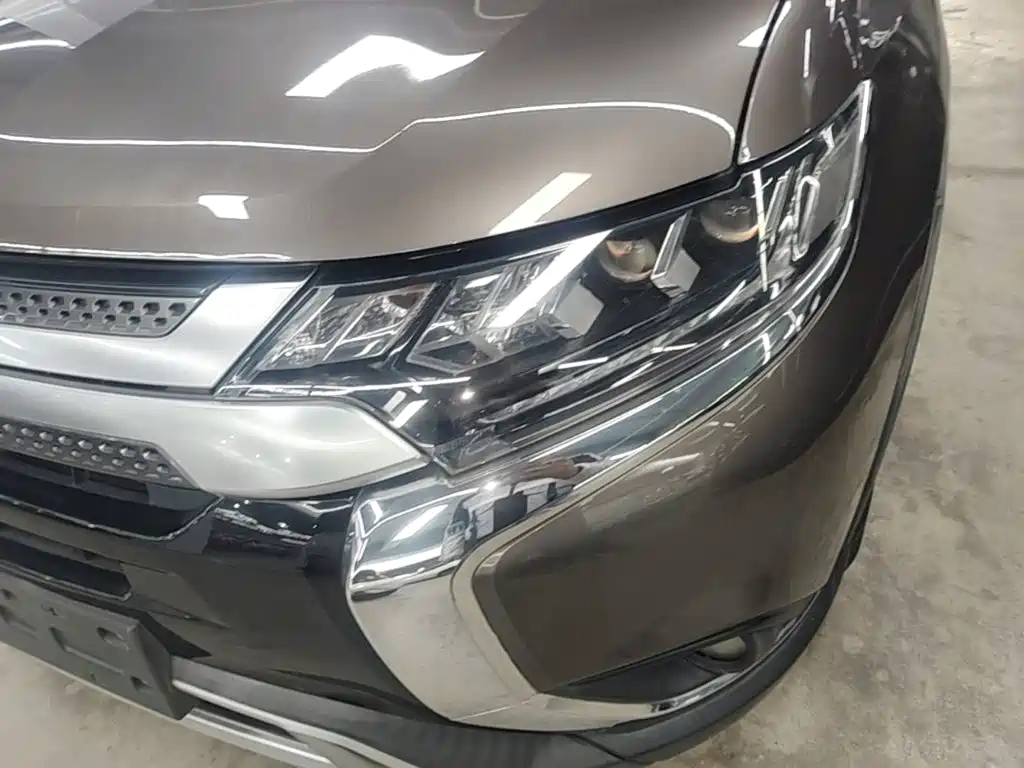 Mitsubishi Outlander — фото 23