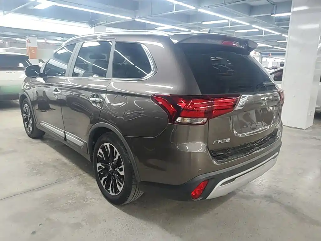 Mitsubishi Outlander — фото 4