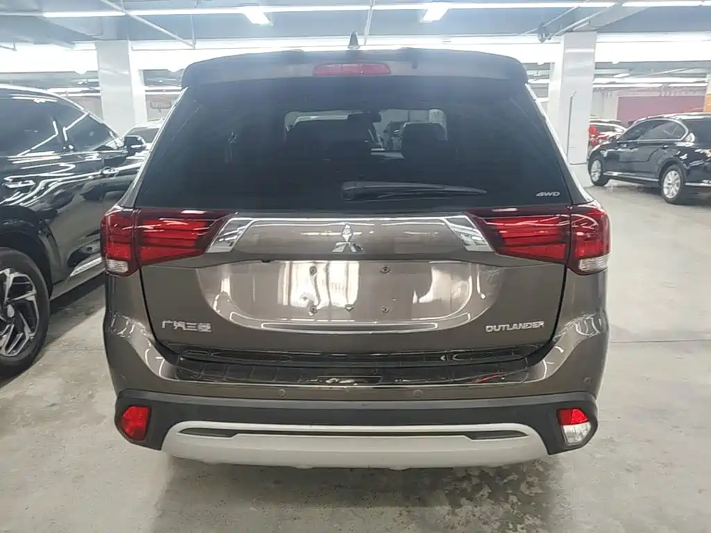 Mitsubishi Outlander — фото 5