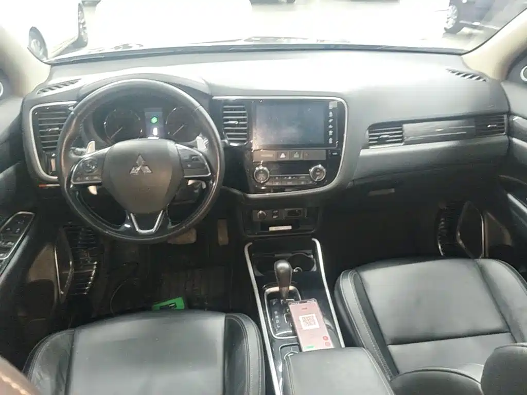 Mitsubishi Outlander — фото 9