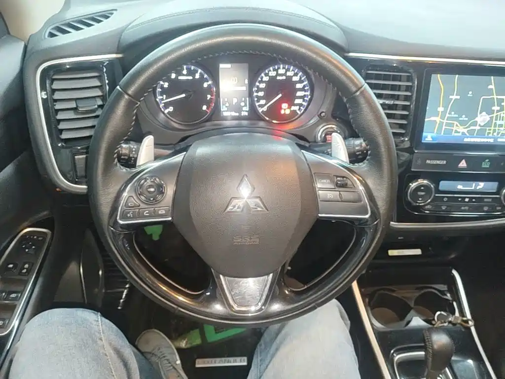 Mitsubishi Outlander — фото 10