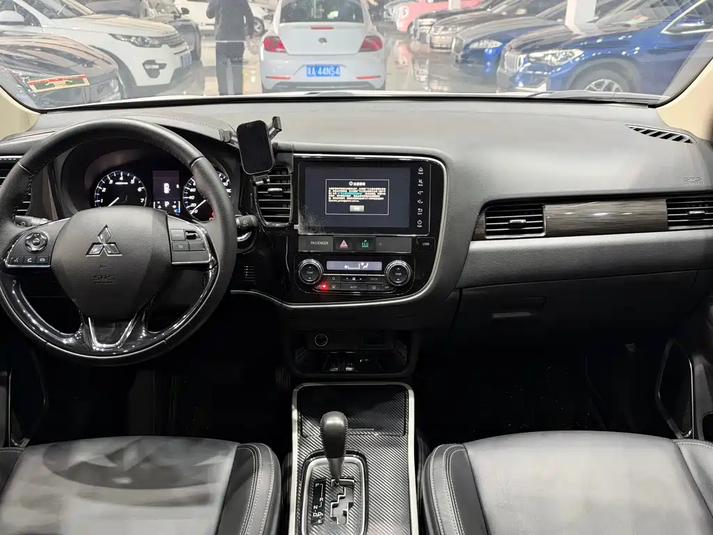 Mitsubishi Outlander — фото 13