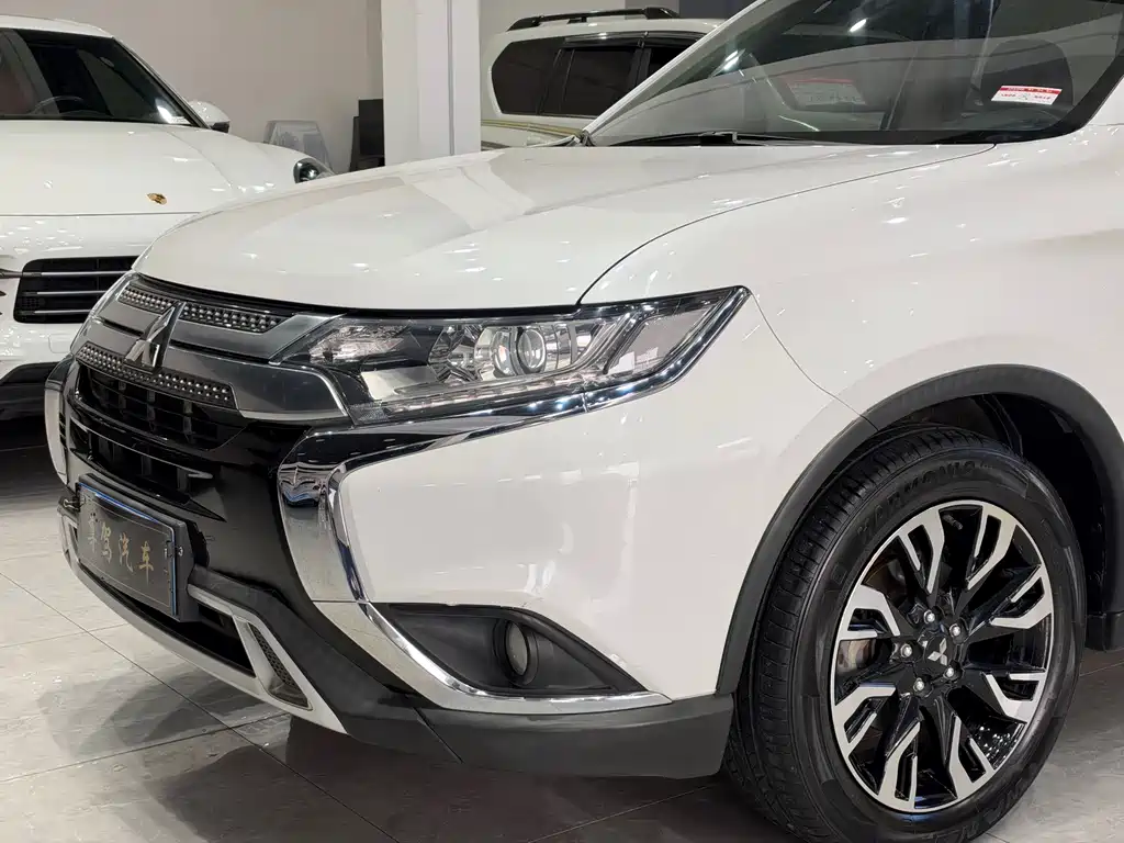 Mitsubishi Outlander — фото 3