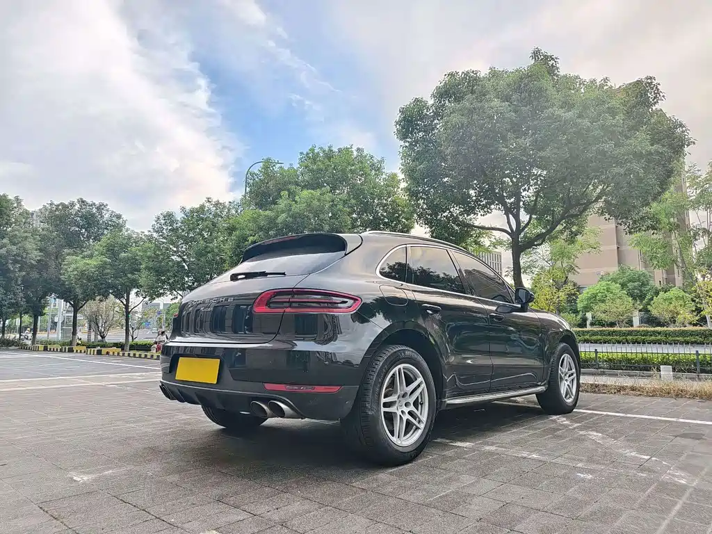 Porsche Macan — фото 17