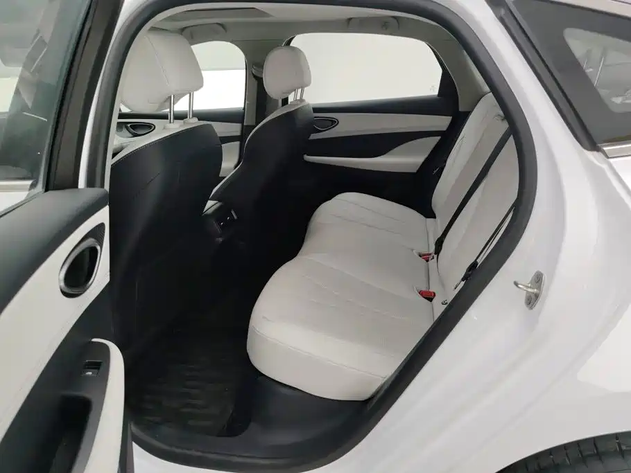 BYD Seal 05 DM-i — фото 11
