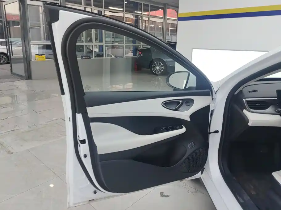 BYD Seal 05 DM-i — фото 7