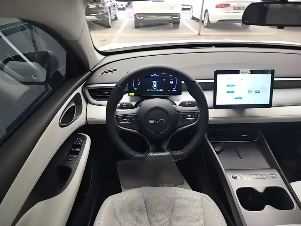 BYD Seal 05 DM-i — фото 11