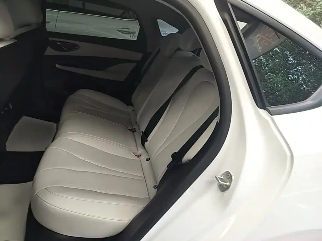 BYD Seal 05 DM-i — фото 17
