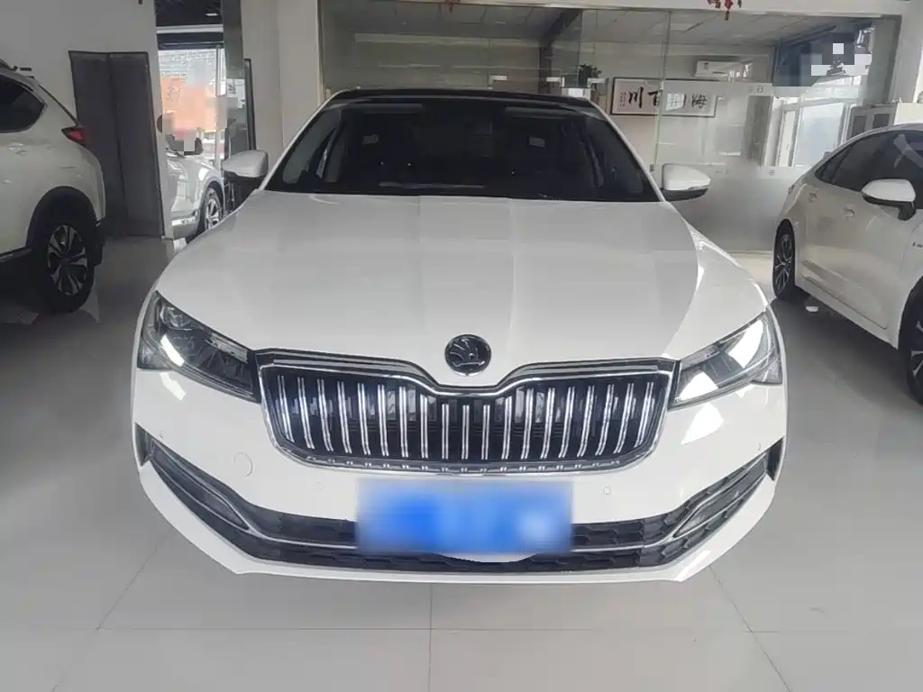 Skoda Superb — фото 2