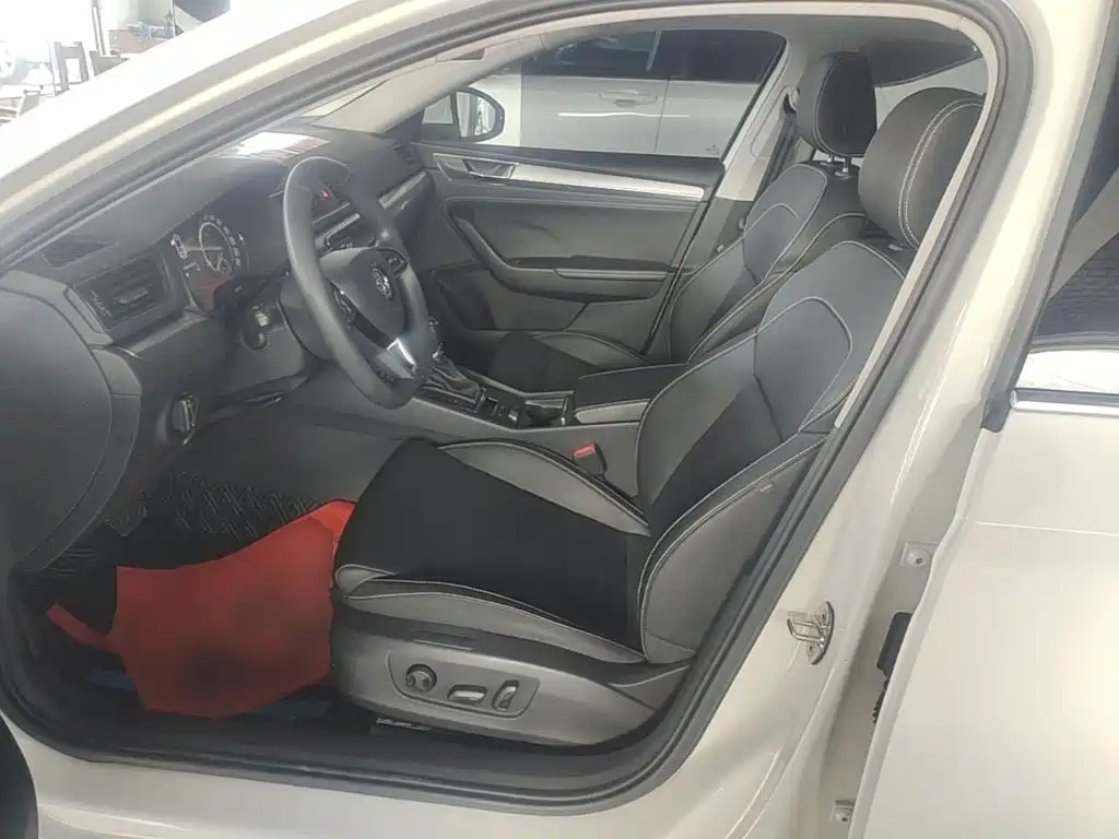Skoda Superb — фото 14