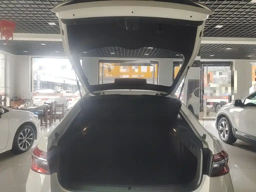 Skoda Superb — фото 18