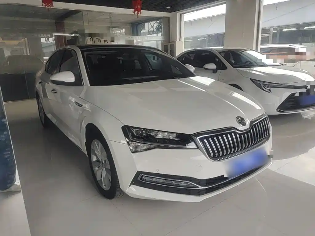 Skoda Superb — фото 3