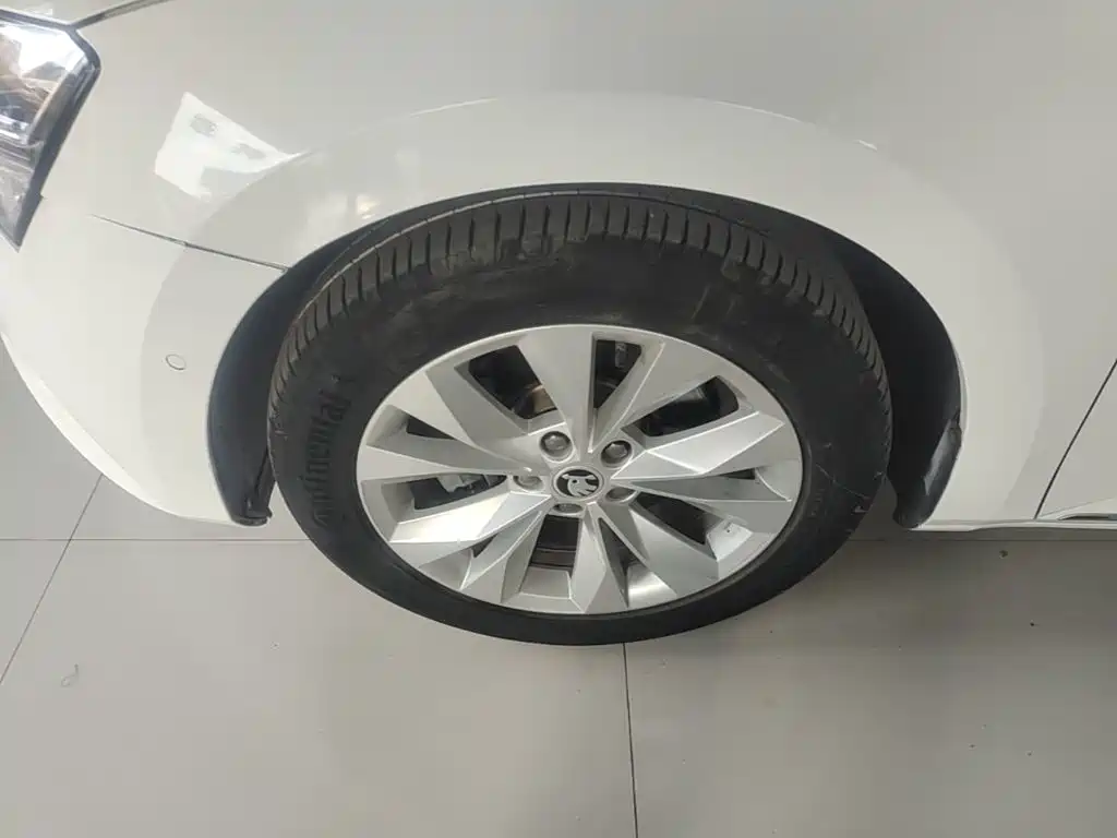 Skoda Superb — фото 22