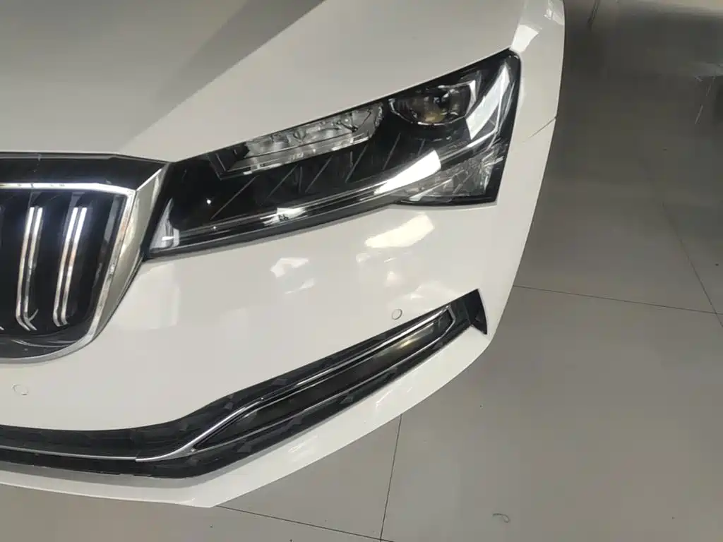 Skoda Superb — фото 23