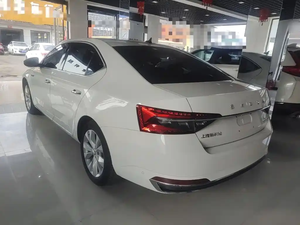 Skoda Superb — фото 4