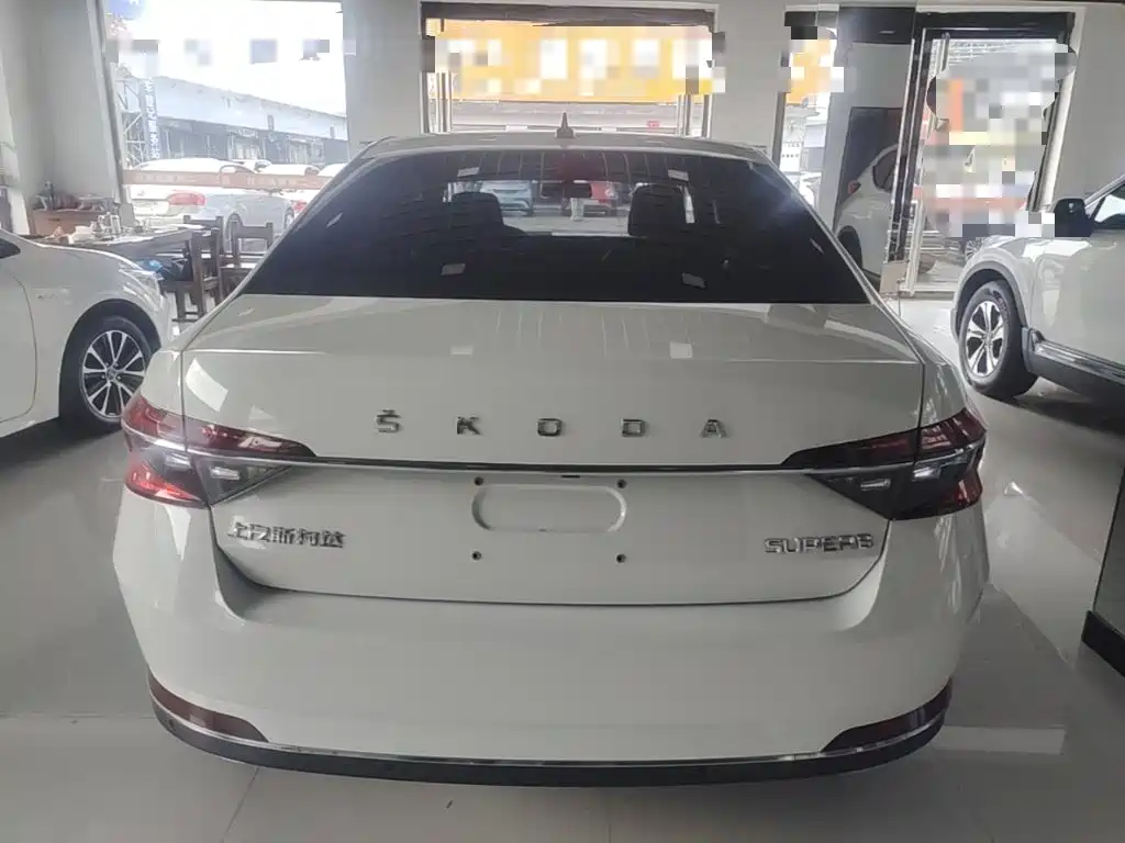 Skoda Superb — фото 5
