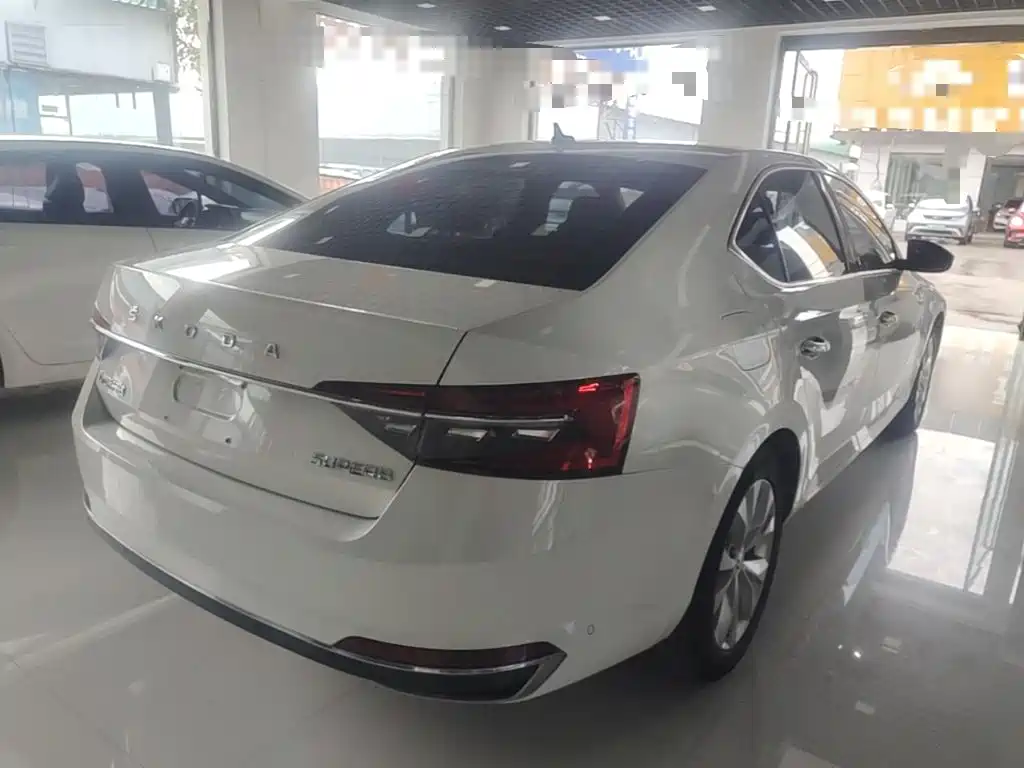 Skoda Superb — фото 6
