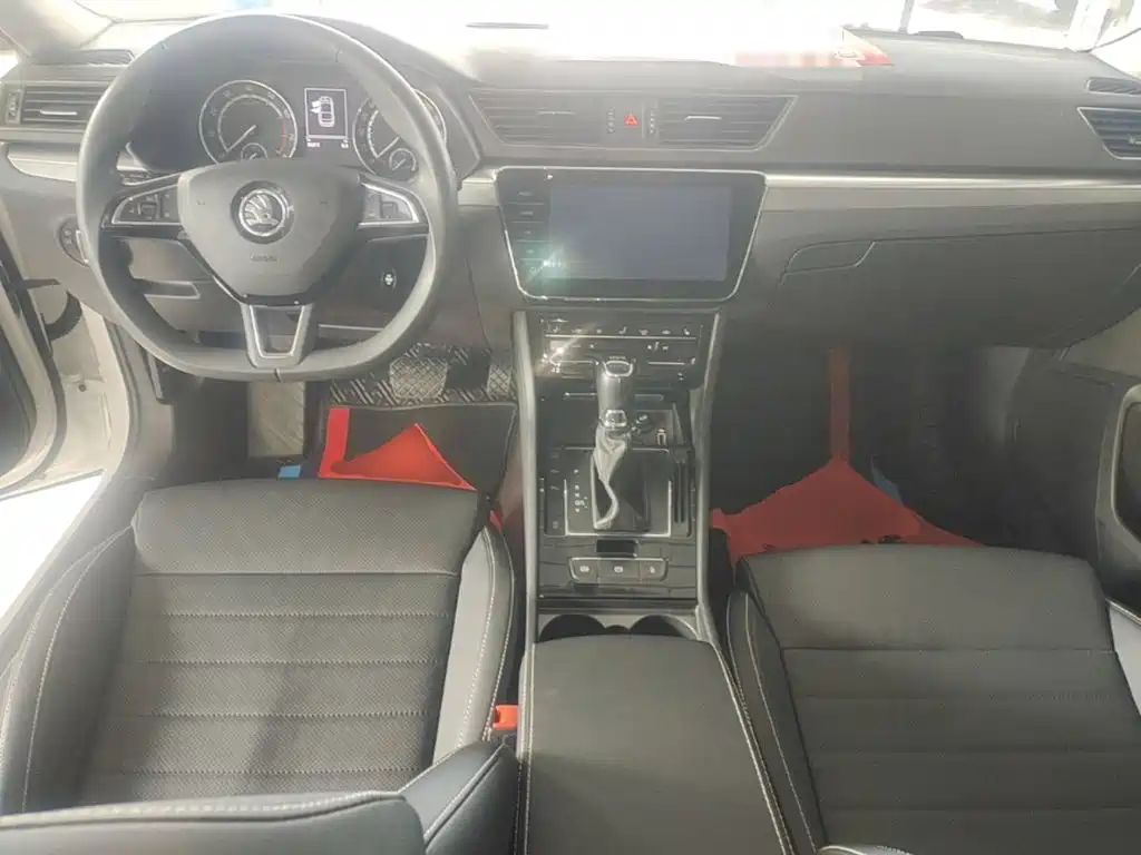Skoda Superb — фото 9
